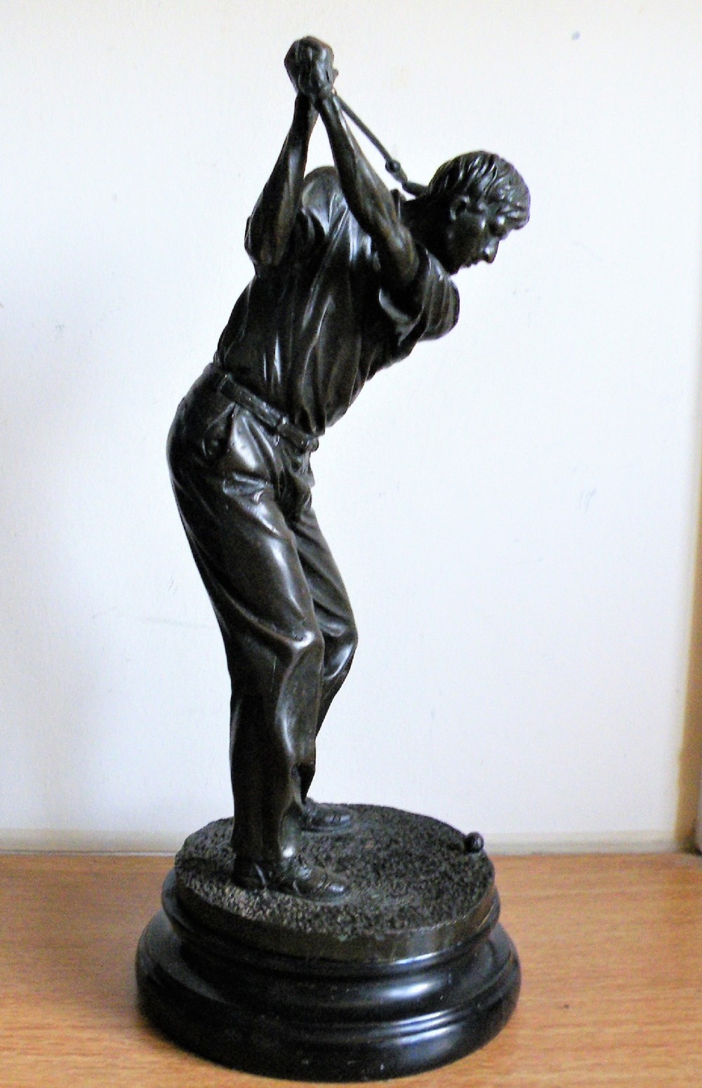 a good bronze figure of a golfer