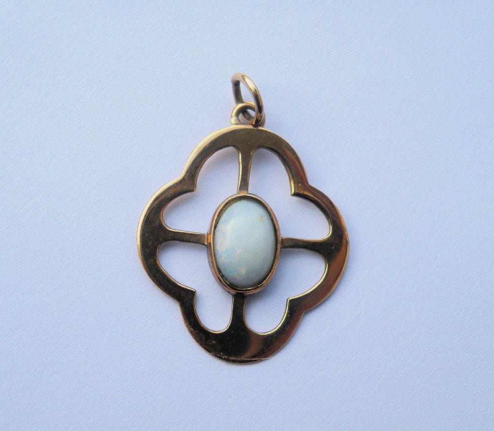 a 9 carat gold and opal pendant